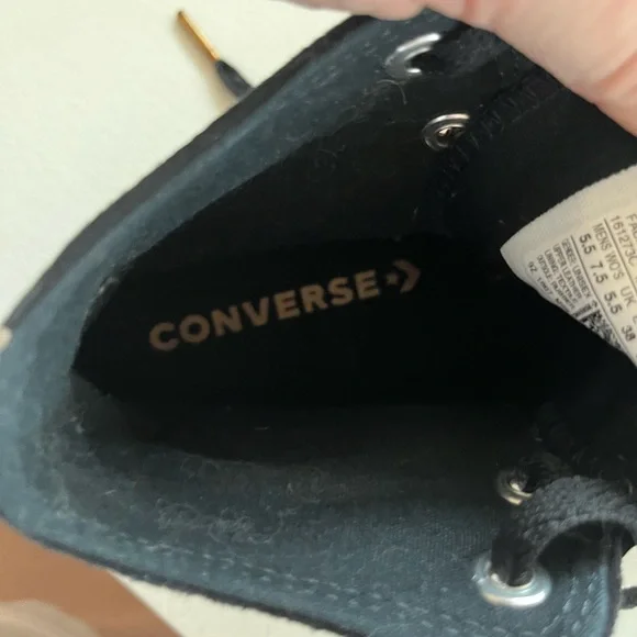 Black suede Converse in a size 7.5 - Picture 4 of 6